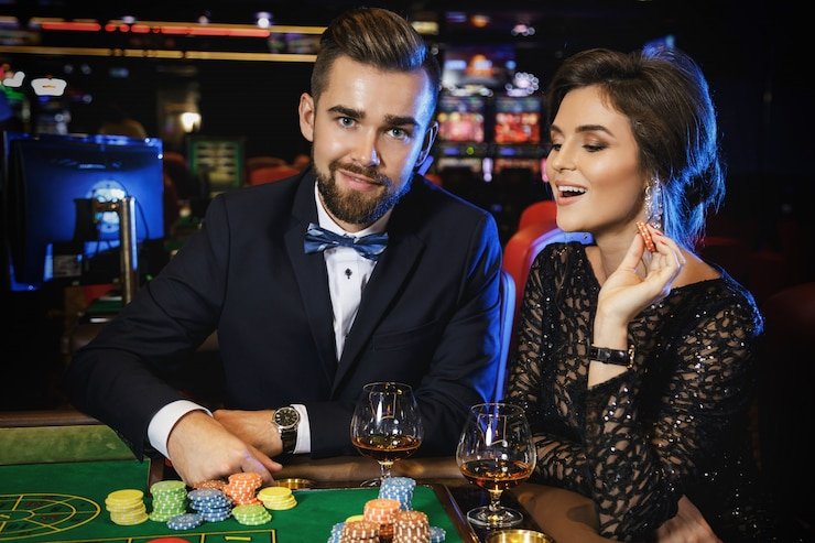 lomboktoto slot app download screen showing Android and iOS options